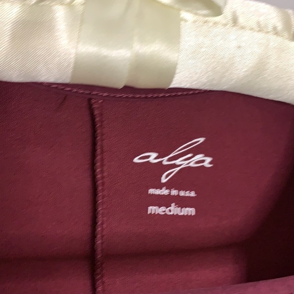 Alya Embroidered peplum top merlot wine short sleeve shirt medium women’s top - Picture 5 of 6